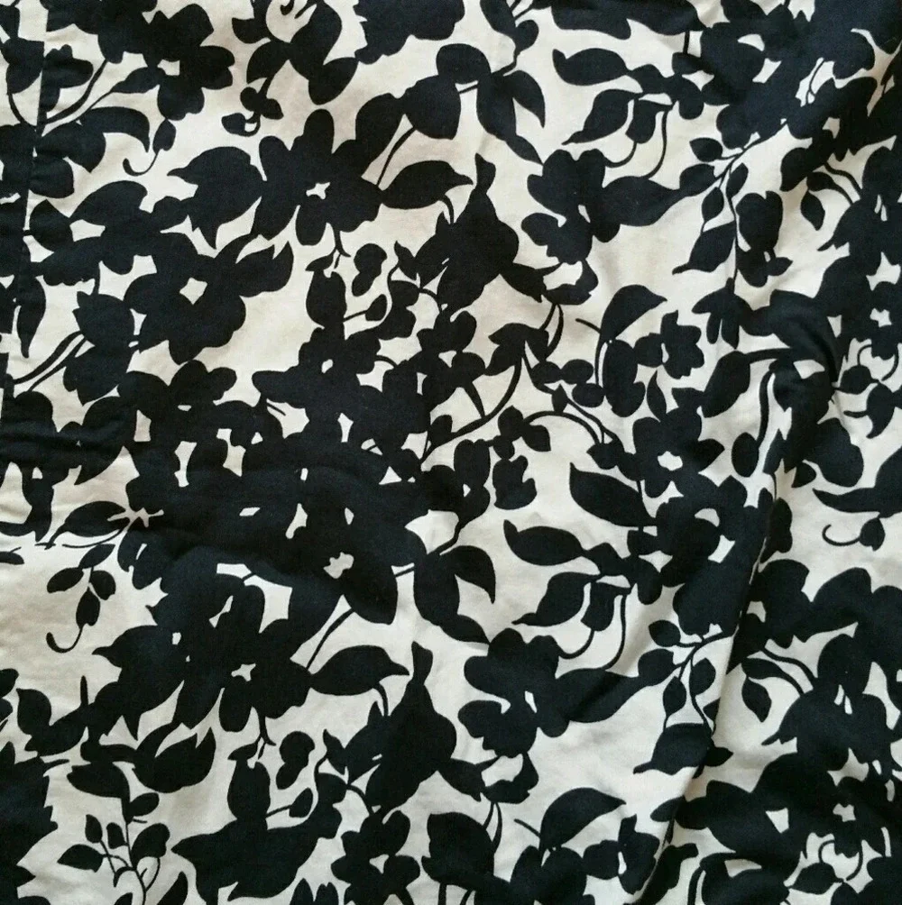 Old Navy Floral Knee length pencil skirt size 4